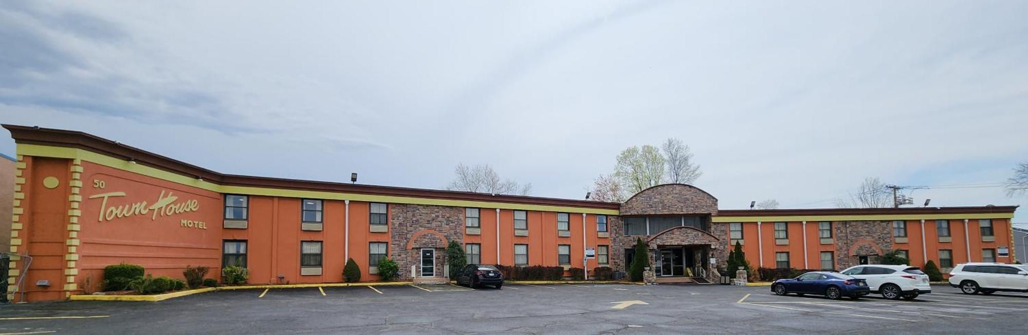 Town House Inn And Suites Elmwood Park Exterior photo