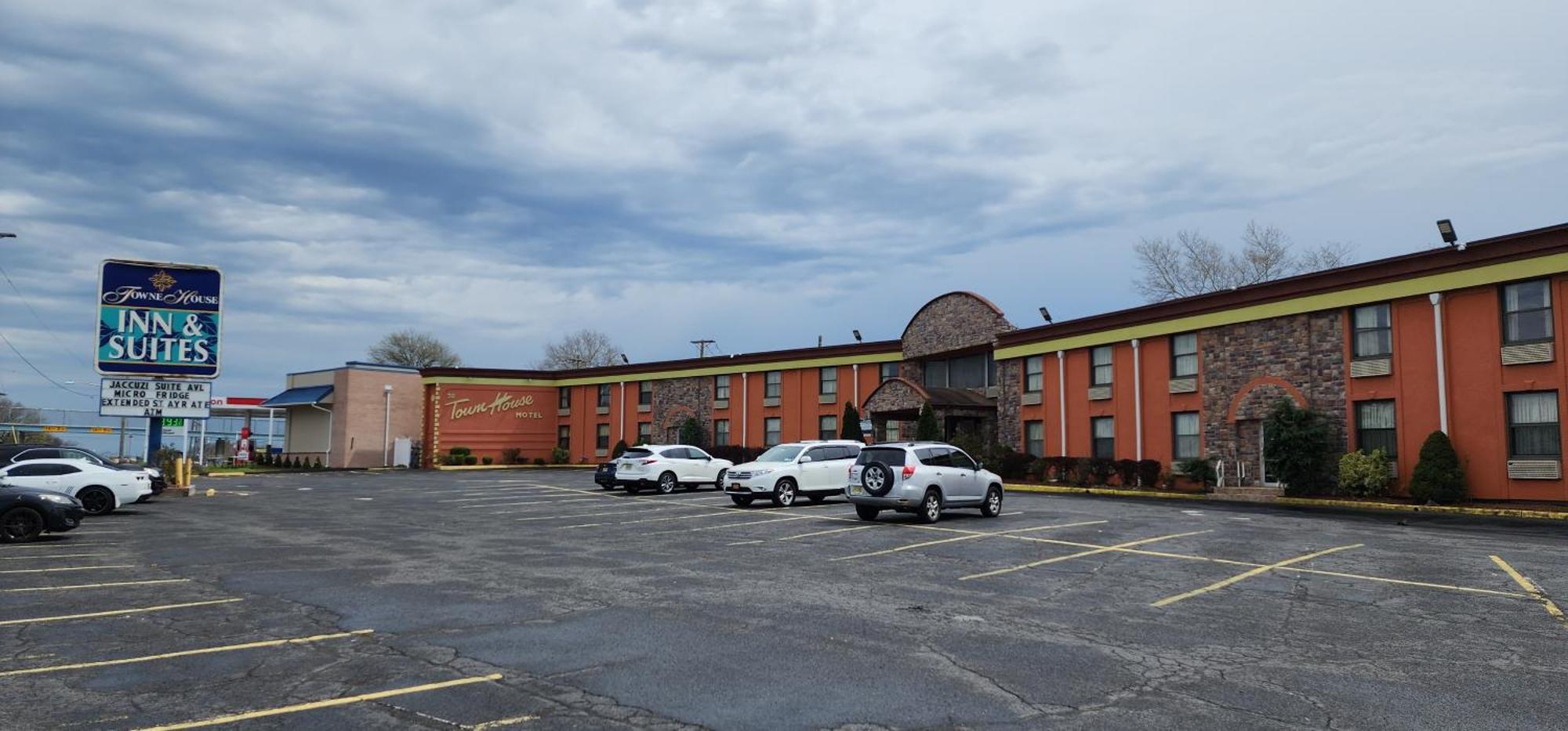 Town House Inn And Suites Elmwood Park Exterior photo