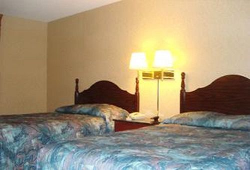 Town House Inn And Suites Elmwood Park Exterior photo
