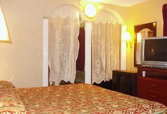 Town House Inn And Suites Elmwood Park Exterior photo